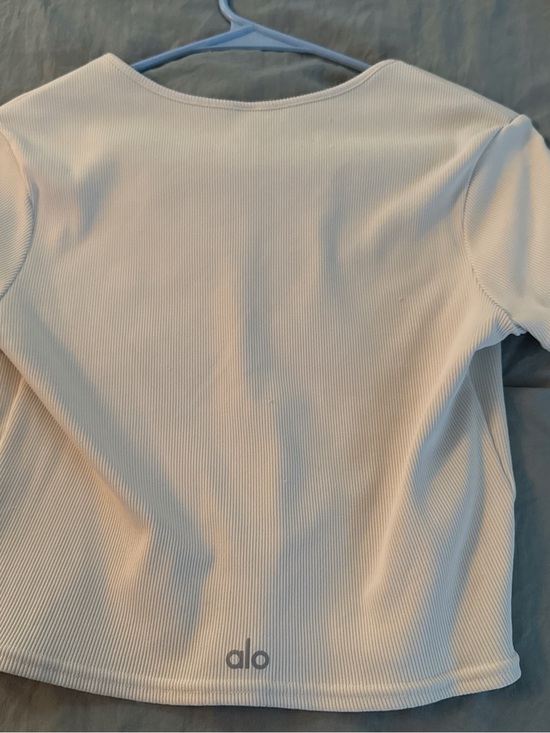 ALO Yoga Tops - ALO Yoga Ribbed Short Sleeve Top in Cream